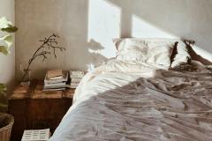 Lumière naturelle dans une chambre à coucher