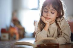 Comment aménager un coin lecture magique pour vos enfants ?
