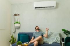 Quelques accessoires abordables suffisent pour nettoyer les éléments clés, surveiller la consommation et prolonger la durée de vie de votre appareil. © Antonio_Diaz - Getty images