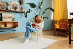 Choisir de vivre seul est une expérience qui concerne de nombreuses personnes, que ce soit par envie d’indépendance, de tranquillité ou simplement parce que leurs projets de vie les y conduisent. © Nazar Rybak  - Getty images