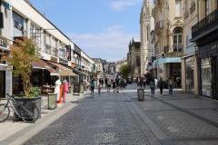 Caen quartier Demi Lune rue commerçante