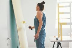 Il est possible de repeindre un meuble en mélaminé en respectant quelques règles. © fotostorm - Getty images