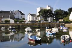 Vue sur le port de la petite ville de Carnac, dans le Morbihan