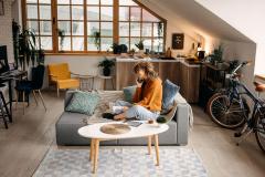 Certaines astuces permettent de conserver un budget logement maîtrisé. © Pekic - Getty images