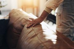 Astuces pour l'entretien et le nettoyage d'un canapé en cuir