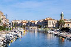 Sète fait partie des communes les plus prisées et dynamiques de l'Hérault, qui attire notamment de plus en plus d'actifs et de télétravailleurs. © David Taljat - Getty images