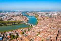 Toulouse fait partie des métropoles où le flux de nouvelles annonces progresse plus rapidement que le stock. © saiko3p – Getty Images