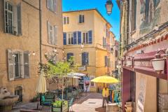 Vue de la vieille ville de Lorgues pendant l’été, dans le sud de la France