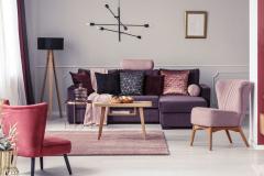Le mauve peut être intégré astucieusement dans toutes les pièces d'un logement pour le rendre élégant et chaleureux. © KatarzynaBialasiewicz - Getty images