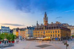 Le centre-ville de Lille est idéal pour une virée nocturne romantique. © Aliaksandr Antanovich - Getty Images