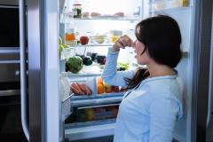 Le liège neutralise les mauvaises odeurs dans le réfrigérateur.