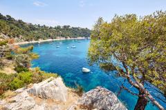 Vue sur l'Anse de Mejan dans le quartier romantique du Cap Brun à Toulon