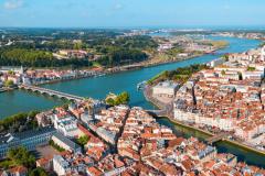 Bayonne est l'une des villes les plus recherchées de Pyrénées-Atlantiques. © saiko3p - Getty images