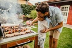 Barbecue au charbon, à gaz ou électrique : avantages et inconvénients de chaque modèle