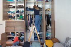 Quelques accessoires bien choisis et astuces simples permettent d'effectuer un ménage de printemps efficace. © mmpile - Getty images