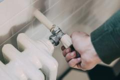 Chauffage : faut-il vraiment l’éteindre dès les premiers beaux jours ?