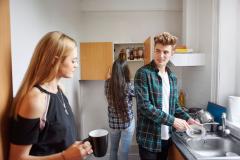 	En colocation, le bail solidaire est celui qui offre le plus de garanties au propriétaire-bailleur. © sturti – Getty Images