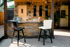 Il est possible d'envisager une cuisine extérieure quelle que soit la région, à condition d'adapter l'installation aux conditions météorologiques. © Martina Birnbaum - Getty images