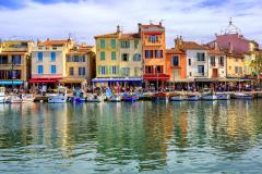 L’achat d’une résidence secondaire engendre des frais courants et ponctuels à ne pas négliger. © Xantana - Getty Images