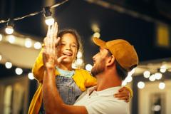 Éclairage extérieur : les 6 tendances qui vont illuminer les jardins en 2026.