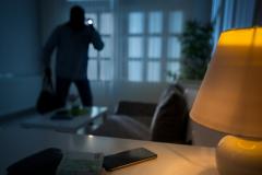 Fenêtre ouverte la nuit : votre assurance peut-elle refuser de vous indemniser en cas de vol ?