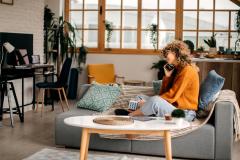 Studio : 7 astuces pour faire disparaître votre lit.