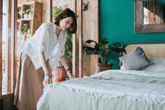 Le « thrill of frill » : la tendance déco qui remet les franges et la passementerie au goût du jour.