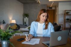 Le préavis pour une location non meublée est normalement de 3 mois. © Mirjana Pusicic - Getty Images