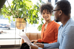 L'offre d'achat constitue la toute première étape de la vente, à partir du moment où le vendeur l'accepte. © vitapix - Getty images