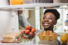 Ces gestes simples pour éviter que votre frigo consomme trop cet été.