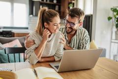 Certains profils peuvent bénéficier d’un financement sans apport lorsque leur situation est jugée solide et stable. © blackCAT - Getty Images