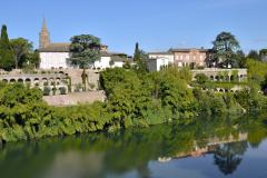Vue sur le village de l'Isle-sur-Tarn en France