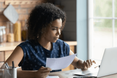 Que dit vraiment la loi sur la délivrance de la quittance de loyer ? © fizkes - Getty images