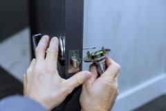Les risques pour un propriétaire qui expulse lui-même un squatteur