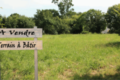 Acheter un terrain à diviser est une option intéressante lorsque l'on a un projet de construction ou d'investissement. © nobtis - Getty images