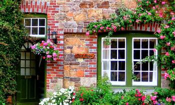 20 idées pour embellir la façade de votre maison avec des fleurs