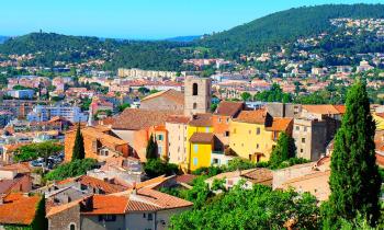 vue-sur-vieille-ville-hyeres-logicimmo