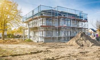 La construction d'une maison est obligatoirement associée à des garanties obligatoires. © DanBu.Berlin - Adobe Stock