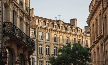 Après une hausse fulgurante, les prix immobiliers bordelais ont finalement nettement baissé. © MarioGuti - Getty images