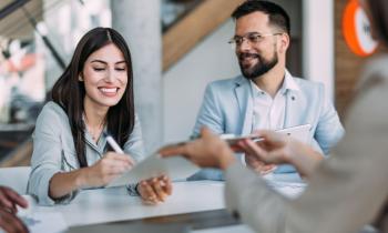 Déduire son assurance emprunteur de ses revenus fonciers : mode d’emploi. © TrixiePhoto - Getty Images