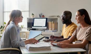 couple devant le notaire pour succession d'un bien