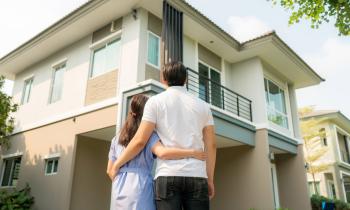 Vous pouvez vous charger vous-même de la gestion locative ou la déléguer à une agence immobilière ou une société de gestion spécialisée. © ake1150sb - Getty images