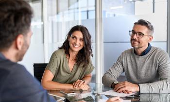 L'accompagnement par un Accompagnateur Rénov' est désormais obligatoire pour obtenir l'aide MaPrimeRénov' ou pour le dispositif Loc'Avantages Travaux. © Ridofranz - Getty images