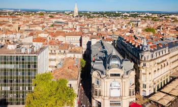 Le centre-ville historique de Montpellier est prisé aussi bien des étudiants que des jeunes actifs. © saiko3p - Getty images