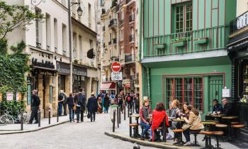 Le Quartier Latin est prisé pour son atmosphère chaleureuse, ses commerces et ses restaurants. © KenWiedemann - Getty images