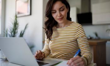 Les plateformes dédiées à l’investissement immobilier en ligne se sont multipliées ces dernières années. © damircudic – Getty Images