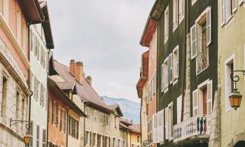 Exclusion du marché locatif : les passoires en copropriété devraient bénéficier d’une dérogation. © Getty Images – AnnaNahabed