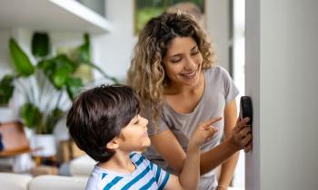 Le thermostat va devenir obligatoire dès 2027 afin de réduire la consommation d'énergie des bâtiments. © Hispanolistic - Getty images