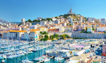 Vue sur le port de Marseille et la ville