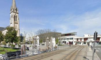 Mérignac, située en périphérie de Bordeaux, est une commune prisée pour son cadre de vie agréable, ses infrastructures modernes et son dynamisme économique. © Google Street View